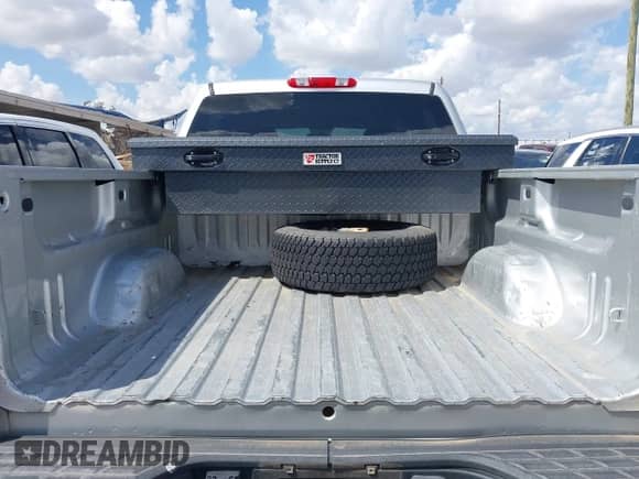2011 Chevrolet Silverado 1500 LT с VIN 3GCPCSEA2BG156431, выставлен на аукционе IAAI как лот 43030119 с пробегом 200 015 миль миль и . История ставок и продаж доступна на DreamBid. Изображение 17.