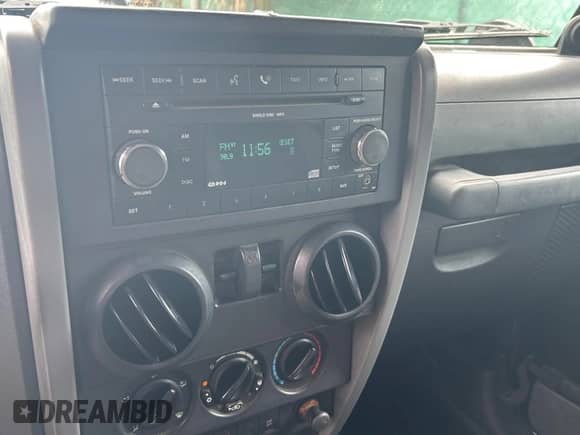 2007 Jeep Wrangler X с VIN 1J4FA24147L109862, выставлен на аукционе Copart как лот 84978445 с пробегом 105 726 миль миль и Чистый • Clean title. История ставок и продаж доступна на DreamBid. Изображение 13.