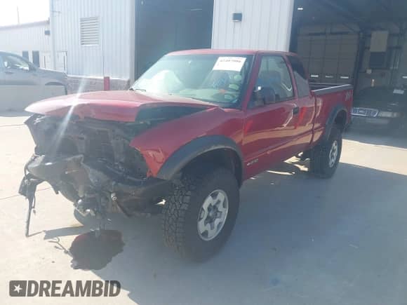 2002 Chevrolet S-10 LS z VIN 1GCCT19W828220704, wystawiony jako IAAI lot #42407086 z przebiegiem 95 072 mil mil oraz . Historia ofert i sprzedaży dostępna na DreamBid. Obrazek 2.