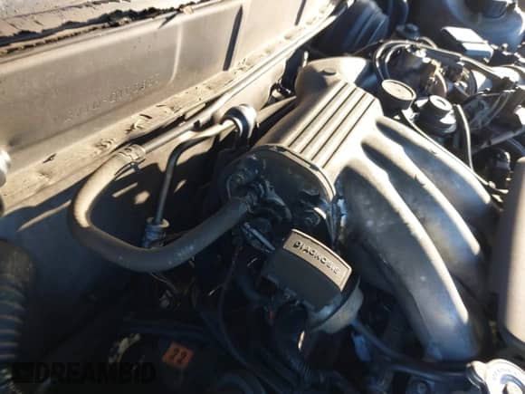 1996 Toyota Camry LE with VIN JT2BF12K0T0158833, listed as a IAAI auction lot 43212903 with 288,605 mi miles and . Bid and sale history available at DreamBid. Image 6.