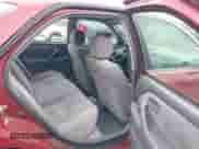 1997 Toyota Camry LE z VIN 4T1BG22K5VU118068, wystawiony jako IAAI lot #43304665 z przebiegiem 131 230 mil mil oraz . Historia ofert i sprzedaży dostępna na DreamBid. Obrazek 8.