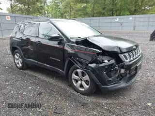 2018 Jeep Compass Latitude z VIN 3C4NJDBB1JT434733, wystawiony jako IAAI lot #42320430 z przebiegiem 183 052 mil mil oraz . Historia ofert i sprzedaży dostępna na DreamBid. Obrazek 1.