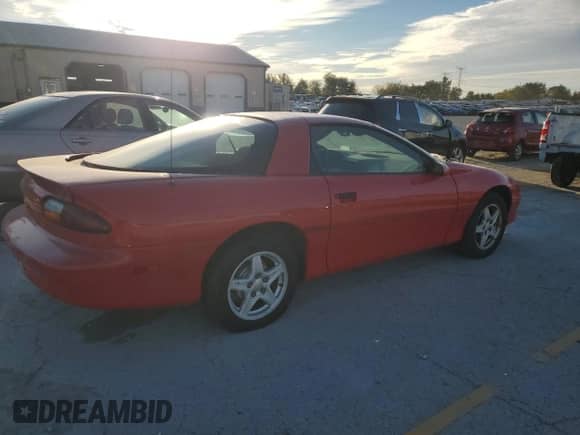 1997 Chevrolet Camaro RS z VIN 2G1FP22K2V2105251, wystawiony jako Copart lot #75874114 z przebiegiem 113 820 mil mil oraz Czysty tytuł • Clean title. Historia ofert i sprzedaży dostępna na DreamBid. Obrazek 3.