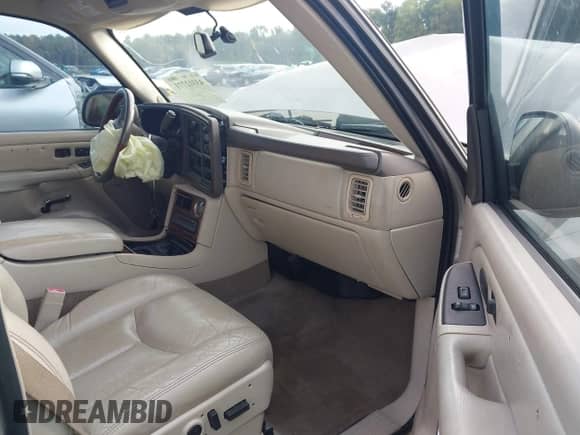 2006 Cadillac Escalade z VIN 1GYEC63N16R113932, wystawiony jako IAAI lot #43312771 z przebiegiem Nie podano mil oraz . Historia ofert i sprzedaży dostępna na DreamBid. Obrazek 5.