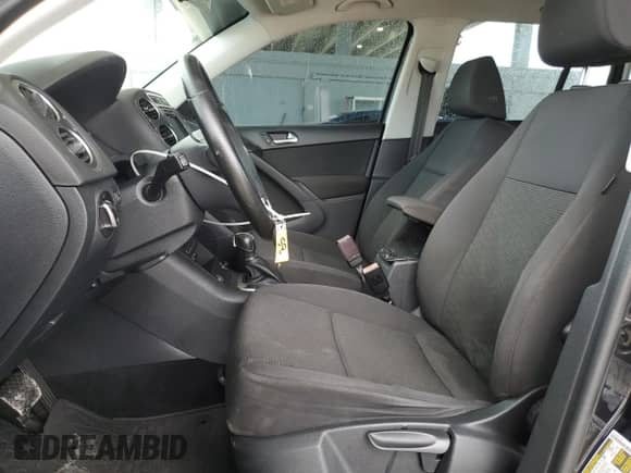 2017 Volkswagen Tiguan S с VIN WVGAV7AXXHK053780, выставлен на аукционе Copart как лот 81307405 с пробегом 96 629 миль миль и Чистый • Clean title. История ставок и продаж доступна на DreamBid. Изображение 7.