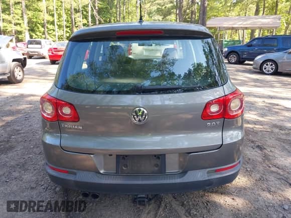 2010 Volkswagen Tiguan S с VIN WVGAV7AX5AW512292, выставлен на аукционе IAAI как лот 42530082 с пробегом 79 007 миль миль и . История ставок и продаж доступна на DreamBid. Изображение 16.