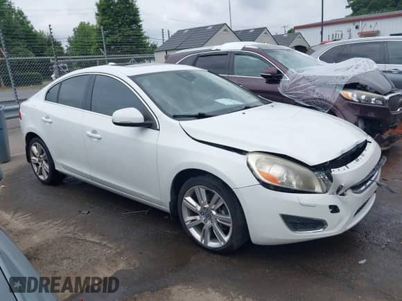 2013 Volvo S60 T6 R-Design Platinum с VIN YV1902FH5D2174408, выставлен на аукционе IAAI как лот 42684724 с пробегом 94 451 миль миль и . История ставок и продаж доступна на DreamBid. Изображение 13.
