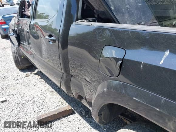 2021 Toyota Tacoma SR5 z VIN 3TYDZ5BN1MT002778, wystawiony jako IAAI lot #42591088 z przebiegiem Nie podano mil oraz . Historia ofert i sprzedaży dostępna na DreamBid. Obrazek 11.