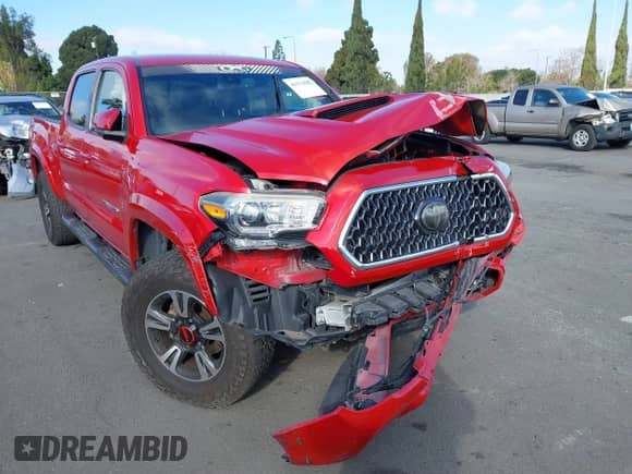 2018 Toyota Tacoma SR5 с VIN 3TMBZ5DN6JM015750, выставлен на аукционе IAAI как лот 41432507 с пробегом 114 643 миль миль и . История ставок и продаж доступна на DreamBid. Изображение 6.