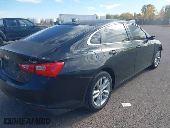 2016 Chevrolet Malibu LT z VIN 1G1ZE5ST5GF286411, wystawiony jako IAAI lot #43548227 z przebiegiem 166 513 mil mil oraz . Historia ofert i sprzedaży dostępna na DreamBid. Obrazek 4.