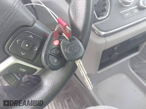 2017 Toyota Sienna L z VIN 5TDZZ3DC1HS886194, wystawiony jako IAAI lot #42917497 z przebiegiem 91 070 mil mil oraz . Historia ofert i sprzedaży dostępna na DreamBid. Obrazek 11.