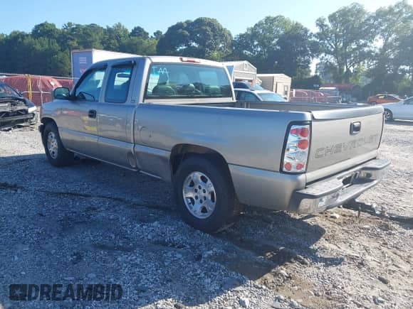 2002 Chevrolet Silverado 1500 LS with VIN 1GCEC19W82Z346709, listed as a IAAI auction lot 42723237 with 393,638 mi miles and . Bid and sale history available at DreamBid. Image 3.