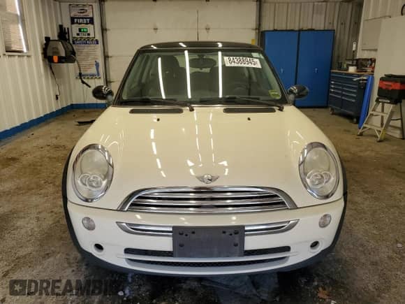 2005 MINI Hardtop с VIN WMWRC33445TJ68189, выставлен на аукционе Copart как лот 84388945 с пробегом 112 756 миль миль и Списание • Salvage title. История ставок и продаж доступна на DreamBid. Изображение 5.