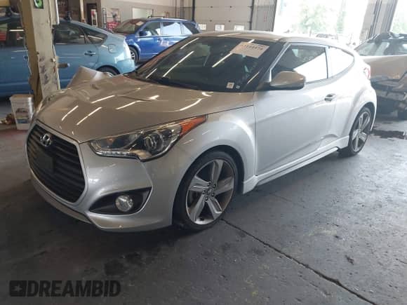 2013 Hyundai Veloster Turbo с VIN KMHTC6AEXDU145719, выставлен на аукционе IAAI как лот 43144474 с пробегом 51 191 миль миль и . История ставок и продаж доступна на DreamBid. Изображение 17.