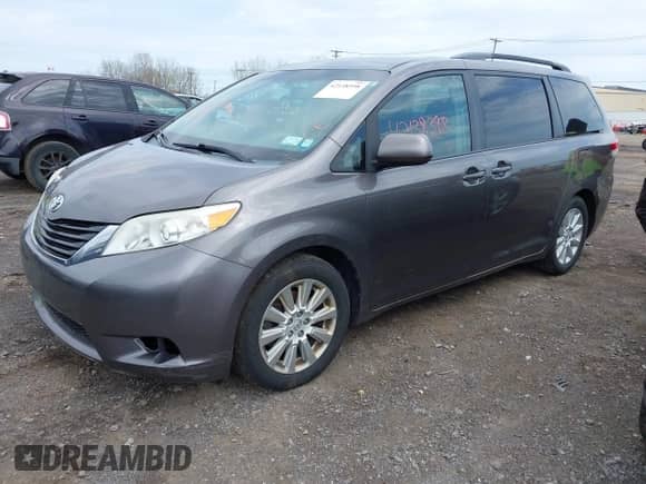 2014 Toyota Sienna LE z VIN 5TDJK3DC2ES076716, wystawiony jako IAAI lot #42138398 z przebiegiem 175 442 mil mil oraz . Historia ofert i sprzedaży dostępna na DreamBid. Obrazek 2.