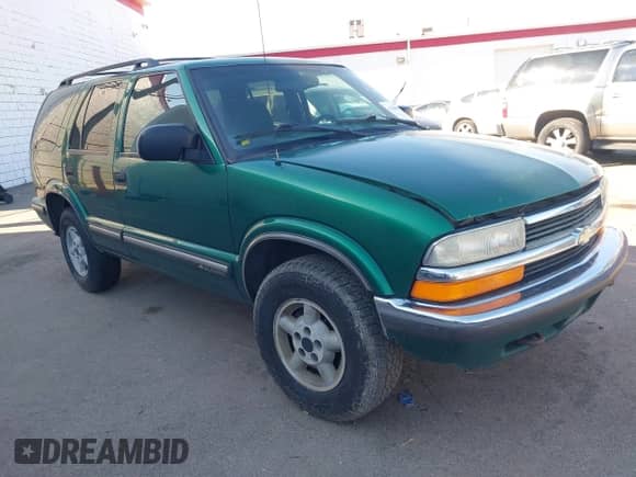 1999 Chevrolet Blazer LT z VIN 1GNDT13W5X2131249, wystawiony jako IAAI lot #42306564 z przebiegiem 162 149 mil mil oraz . Historia ofert i sprzedaży dostępna na DreamBid. Obrazek 1.