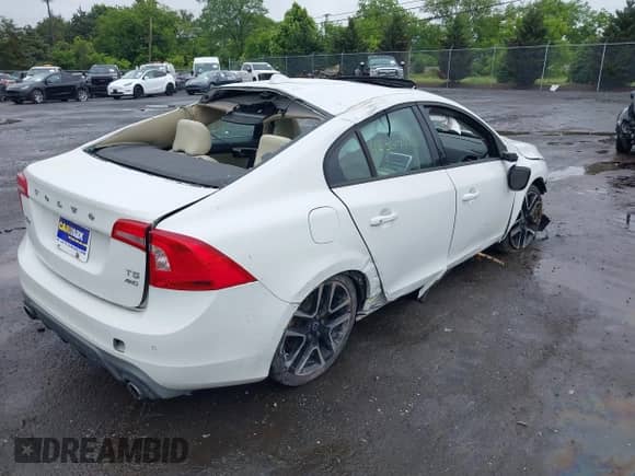 2017 Volvo S60 Dynamic z VIN YV140MTL6H2437364, wystawiony jako IAAI lot #42369420 z przebiegiem 93 442 mil mil oraz . Historia ofert i sprzedaży dostępna na DreamBid. Obrazek 4.