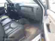 2005 Chevrolet Silverado 1500 LS z VIN 2GCEC19V951364379, wystawiony jako IAAI lot #43260409 z przebiegiem 160 813 mil mil oraz . Historia ofert i sprzedaży dostępna na DreamBid. Obrazek 5.