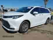 2023 Toyota Sienna XLE z VIN 5TDJRKEC5PS167082, wystawiony jako IAAI lot #43054534 z przebiegiem 55 649 mil mil oraz . Historia ofert i sprzedaży dostępna na DreamBid. Obrazek 2.