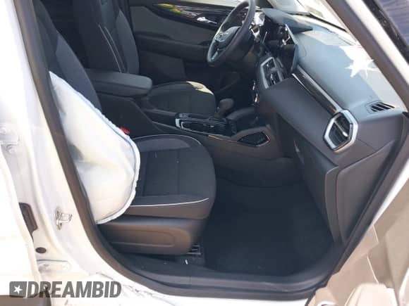 2025 Chevrolet TrailBlazer LS с VIN KL79MMSP2SB016234, выставлен на аукционе IAAI как лот 42560818 с пробегом 33 104 миль миль и . История ставок и продаж доступна на DreamBid. Изображение 5.