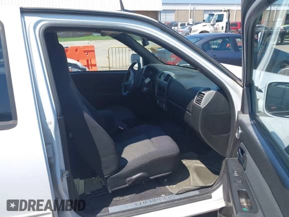 2010 Chevrolet Colorado 1LT z VIN 1GCDSCDE0A8102582, wystawiony jako IAAI lot #42459665 z przebiegiem 74 982 mil mil oraz . Historia ofert i sprzedaży dostępna na DreamBid. Obrazek 5.