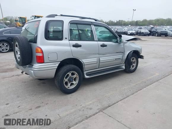 2001 Chevrolet Tracker LT with VIN 2CNBJ634916959876, listed as a IAAI auction lot 42166992 with 97,878 mi miles and . Bid and sale history available at DreamBid. Image 4.