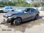 2020 Toyota Camry SE z VIN 4T1M11AK2LU968193, wystawiony jako Copart lot #80614235 z przebiegiem 45 061 mil mil oraz Szkoda całkowita • Salvage title. Historia ofert i sprzedaży dostępna na DreamBid. Obrazek 1.