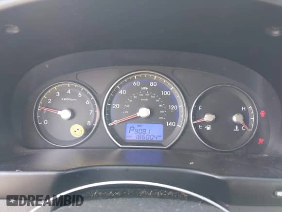 2011 Hyundai Santa Fe SE with VIN 5XYZHDAG7BG031889, listed as a IAAI auction lot 43367496 with 186,004 mi miles and . Bid and sale history available at DreamBid. Image 7.