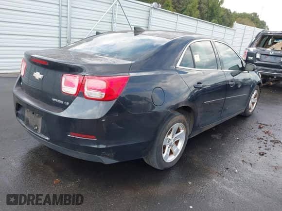 2015 Chevrolet Malibu LS z VIN 1G11B5SL5FF111225, wystawiony jako IAAI lot #43176356 z przebiegiem Nie podano mil oraz . Historia ofert i sprzedaży dostępna na DreamBid. Obrazek 4.