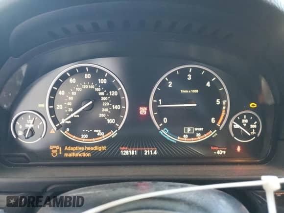 2015 BMW 5 Series 535d xDrive z VIN WBAFV3C50FD686494, wystawiony jako Copart lot #45601615 z przebiegiem 128 181 mil mil oraz Szkoda całkowita • Salvage title. Historia ofert i sprzedaży dostępna na DreamBid. Obrazek 9.