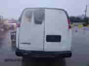 2017 Chevrolet Express Cargo с VIN 1GCWGAFF4H1298596, выставлен на аукционе Copart как лот 44690105 с пробегом Не указан миль и Списание • Salvage title. История ставок и продаж доступна на DreamBid. Изображение 6.