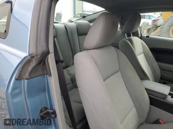 2005 Ford Mustang Deluxe z VIN 1ZVFT80N755259703, wystawiony jako Copart lot #86684285 z przebiegiem 160 486 mil mil oraz Nie do naprawy • Non repairable. Historia ofert i sprzedaży dostępna na DreamBid. Obrazek 10.