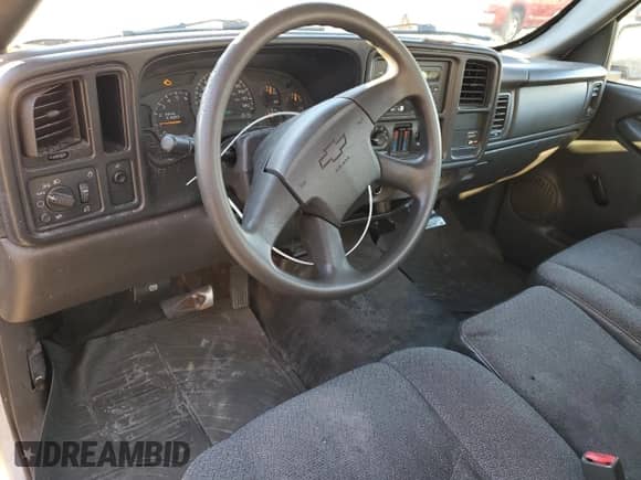 2004 Chevrolet Silverado 1500 Work Truck with VIN 1GCEC14V54Z290794, listed as a Copart auction lot 84718114 with 194,326 mi miles and Salvage title. Bid and sale history available at DreamBid. Image 8.