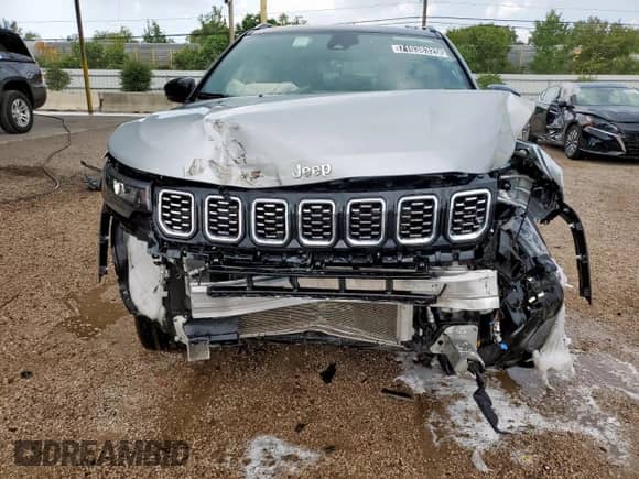 2025 Jeep Compass Limited with VIN 3C4NJDCN7ST561187, listed as a Copart auction lot 71038325 with 13,399 mi miles and Non repairable. Bid and sale history available at DreamBid. Image 5.