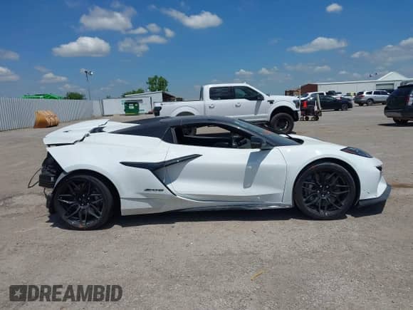 2023 Chevrolet Corvette 3LZ с VIN 1G1YF3D37P5603363, выставлен на аукционе IAAI как лот 42176876 с пробегом Не указан миль и . История ставок и продаж доступна на DreamBid. Изображение 13.