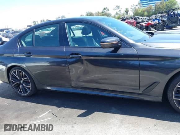 2023 BMW 5 Series 540i z VIN WBA53BJ00PWX97460, wystawiony jako IAAI lot #42421589 z przebiegiem 46 648 mil mil oraz . Historia ofert i sprzedaży dostępna na DreamBid. Obrazek 13.