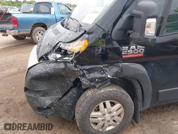 2022 Ram ProMaster Cargo с VIN 3C6LRVDG7NE106801, выставлен на аукционе IAAI как лот 41905095 с пробегом 331 871 миль миль и . История ставок и продаж доступна на DreamBid. Изображение 6.