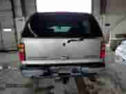 2001 Chevrolet Suburban LS z VIN 3GNEC16T01G210929, wystawiony jako Copart lot #72276304 z przebiegiem 317 653 mil mil oraz Szkoda całkowita • Salvage title. Historia ofert i sprzedaży dostępna na DreamBid. Obrazek 6.