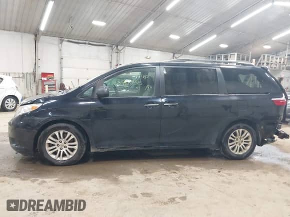 2016 Toyota Sienna XLE with VIN 5TDYK3DC0GS720490, listed as a IAAI auction lot 42790755 with 185,171 mi miles and . Bid and sale history available at DreamBid. Image 14.