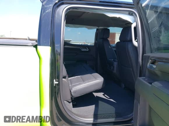 2022 Chevrolet Silverado 1500 RST z VIN 1GCUDEED7NZ585337, wystawiony jako IAAI lot #42092773 z przebiegiem 37 402 mil mil oraz . Historia ofert i sprzedaży dostępna na DreamBid. Obrazek 8.