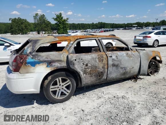 2005 Dodge Magnum SE with VIN 2D4FV48T05H185562, listed as a Copart auction lot 56011775 with Not provided miles and Non repairable. Bid and sale history available at DreamBid. Image 3.