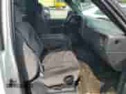 2002 GMC Sierra 1500 z VIN 1GTEC14W72Z334848, wystawiony jako Copart lot #59733325 z przebiegiem 213 155 mil mil oraz Szkoda całkowita • Salvage title. Historia ofert i sprzedaży dostępna na DreamBid. Obrazek 7.