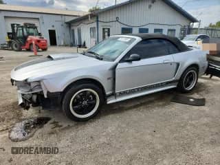 2000 Ford Mustang GT с VIN 1FAFP45X6YF111265, выставлен на аукционе Copart как лот 71011585 с пробегом 102 361 миль миль и Списание • Salvage title. История ставок и продаж доступна на DreamBid. Изображение 1.