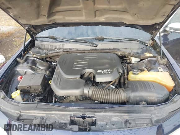 2012 Chrysler 300 Limited z VIN 2C3CCAHG3CH313723, wystawiony jako IAAI lot #43268983 z przebiegiem 207 934 mil mil oraz . Historia ofert i sprzedaży dostępna na DreamBid. Obrazek 10.