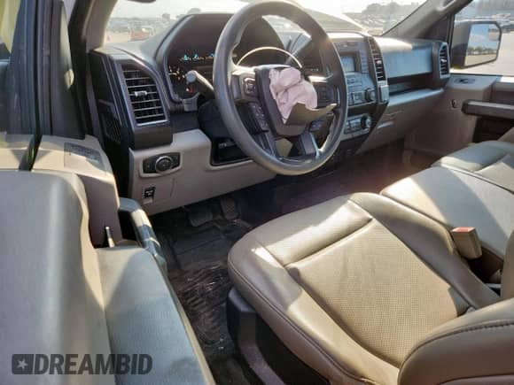 2020 Ford F-150 XL с VIN 1FTMF1CBXLKF02896, выставлен на аукционе Copart как лот 81833135 с пробегом 146 979 миль миль и Списание • Salvage title. История ставок и продаж доступна на DreamBid. Изображение 8.