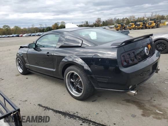 2007 Ford Mustang GT Deluxe z VIN 1ZVHT82H075220762, wystawiony jako Copart lot #90052055 z przebiegiem 103 359 mil mil oraz Czysty tytuł • Clean title. Historia ofert i sprzedaży dostępna na DreamBid. Obrazek 2.