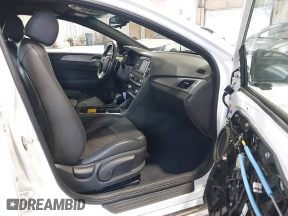 2018 Hyundai Sonata SEL with VIN 5NPE34AF1JH715574, listed as a IAAI auction lot 43010843 with 90,189 mi miles and . Bid and sale history available at DreamBid. Image 5.