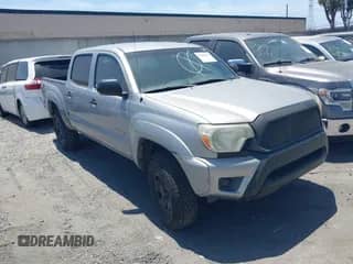 2014 Toyota Tacoma PreRunner z VIN 5TFJX4GN6EX031230, wystawiony jako IAAI lot #42282399 z przebiegiem Nie podano mil oraz . Historia ofert i sprzedaży dostępna na DreamBid. Obrazek 1.
