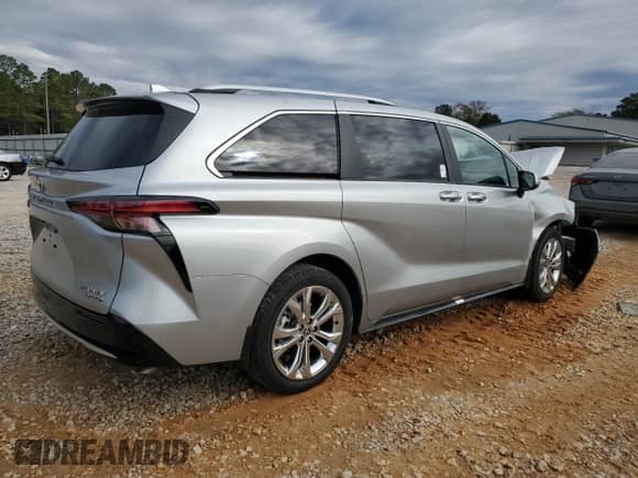 2024 Toyota Sienna Platinum с VIN 5TDERKEC7RS224483, выставлен на аукционе Copart как лот 88703475 с пробегом 3 527 миль миль и Списание • Salvage title. История ставок и продаж доступна на DreamBid. Изображение 3.