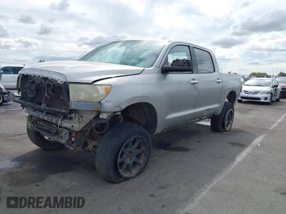 2010 Toyota Tundra Limited z VIN 5TFHY5F11AX144268, wystawiony jako IAAI lot #43188050 z przebiegiem Nie podano mil oraz . Historia ofert i sprzedaży dostępna na DreamBid. Obrazek 16.